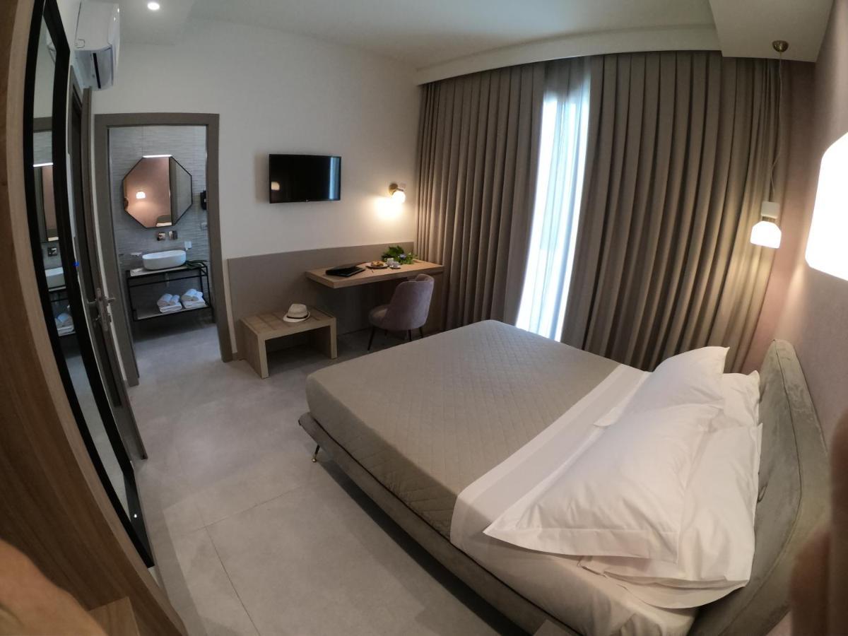 10 Catalani Rooms 切萨雷奥港 外观 照片