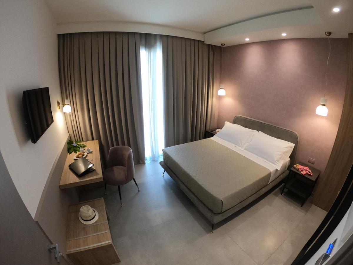 10 Catalani Rooms 切萨雷奥港 外观 照片