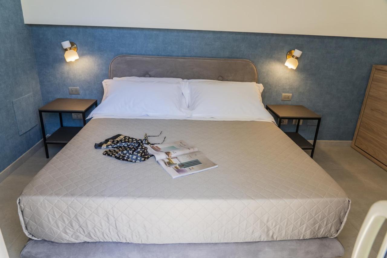 10 Catalani Rooms 切萨雷奥港 外观 照片