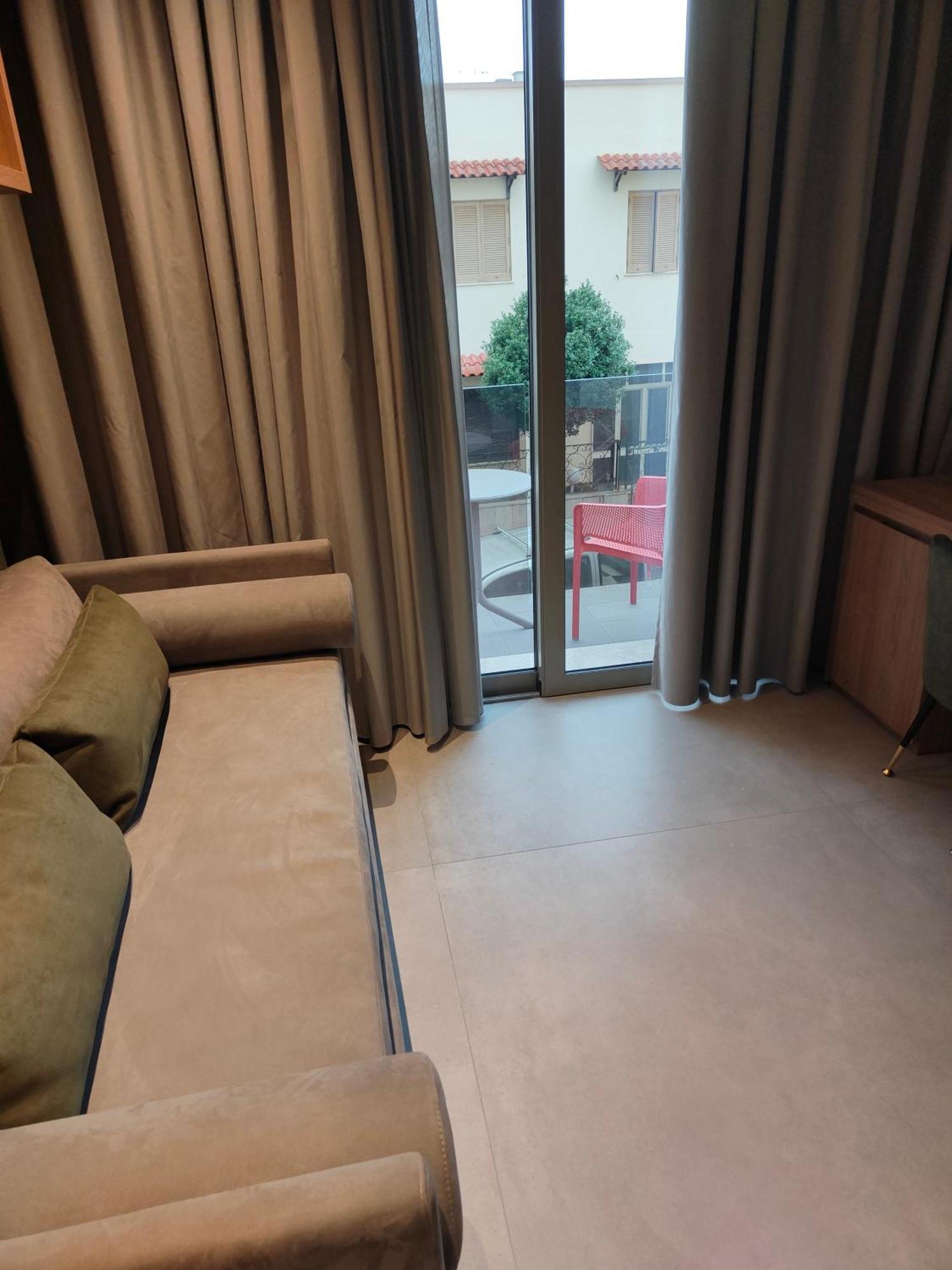 10 Catalani Rooms 切萨雷奥港 外观 照片